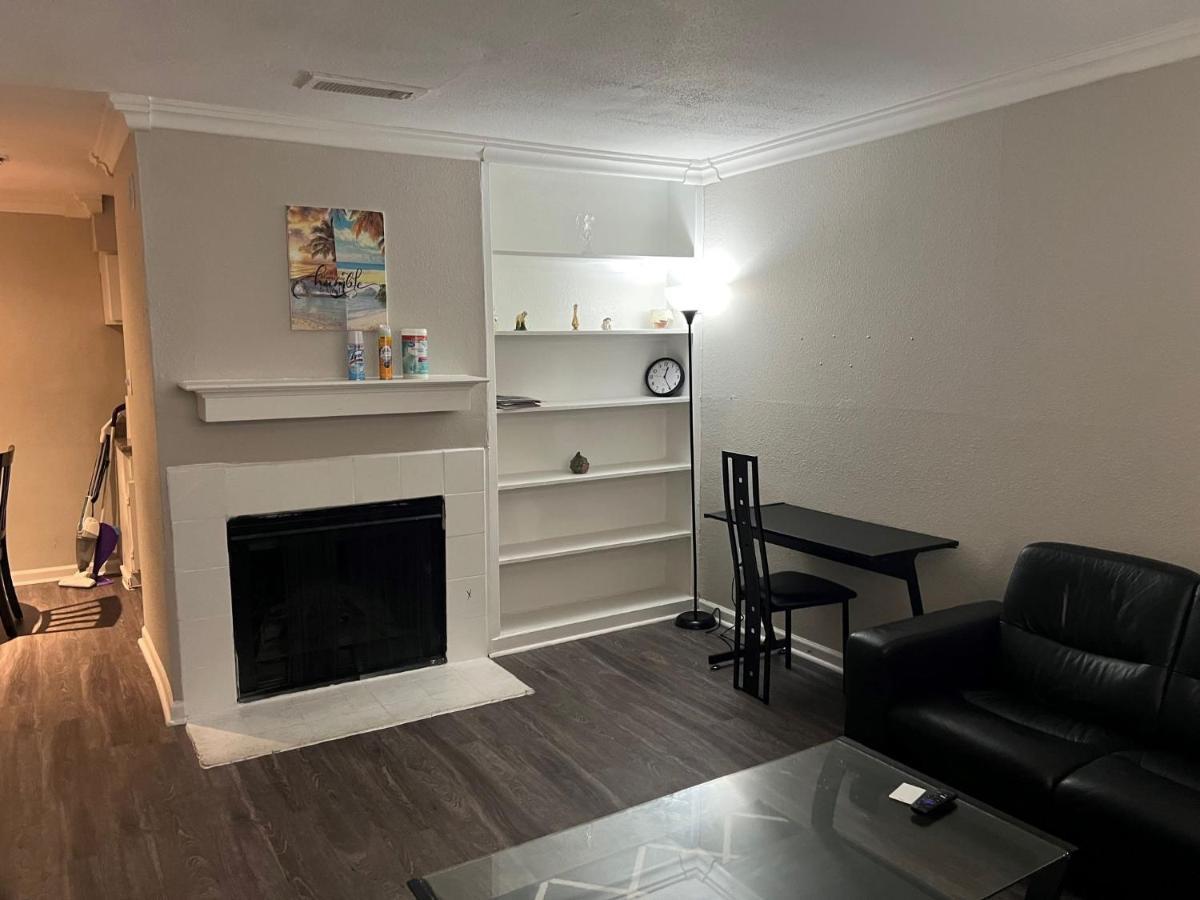 Beautiful 1-Bedroom Townhome With Nice Amenities 휴스턴 외부 사진